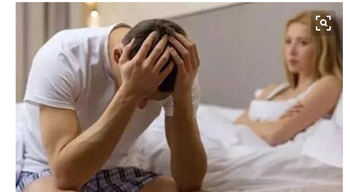 　阴茎增粗整形手术能够帮助他们减少压力。阴茎增粗术不但能使阴茎增大，还能塑型，如矫正阴茎弯曲。粗壮的阴茎在功能上不但易激发女人高潮，还能使男方更持久，更坚挺，原因是阴茎上移植的脂肪垫具有阻隔作用，神经敏感度会大大降低，射精延迟。那么阴茎增粗术后应如何护理，要注意哪些细节？